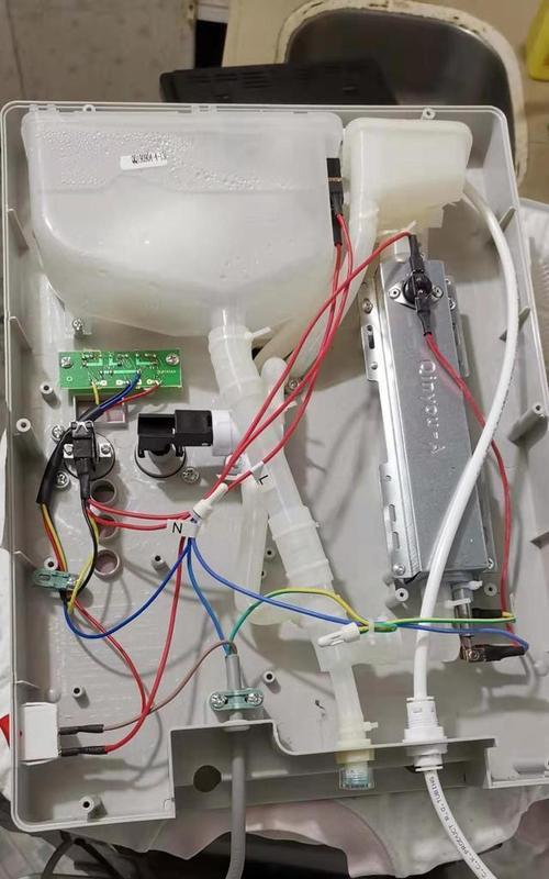 饮水机保险丝短了怎么办（解决饮水机保险丝短路问题的实用方法）  第2张